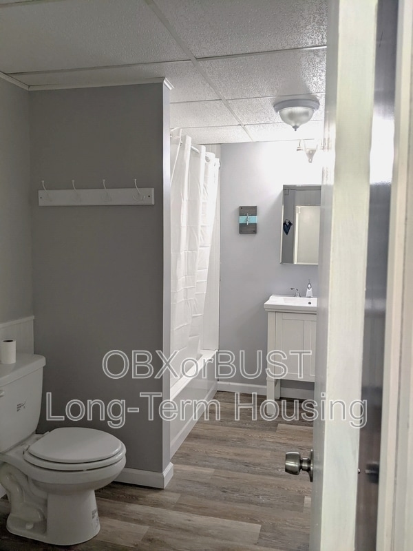 Building Photo - 105 Linden St