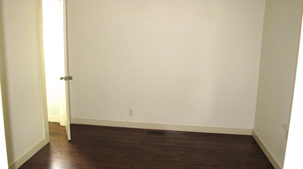 Main Bed - new paint - 639 Osceola St