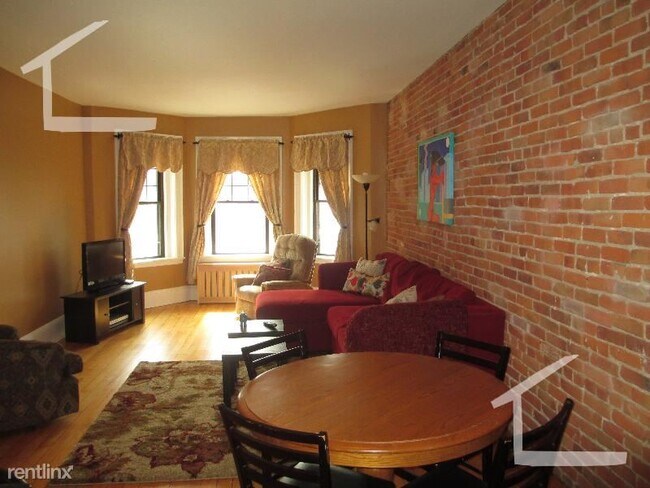 Building Photo - 3 br, 2 bath Condo - 1169 Commonwealth Ave...