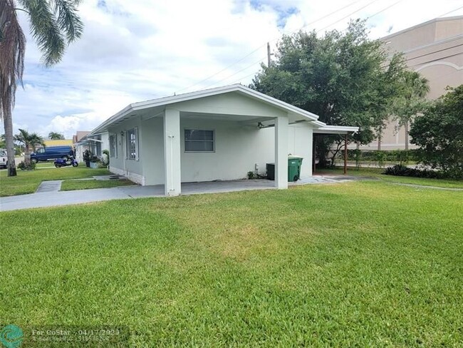 Building Photo - 2634 NW 51st Pl