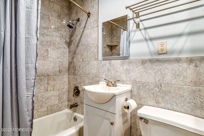 Building Photo - 510 Deal Lake Dr