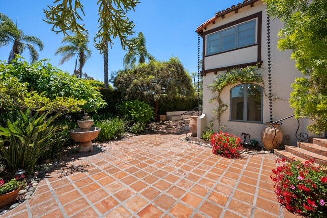 Building Photo - Kensington Exceptional Location 4Bed 3.5 Bath Private Gated Spanish Estate like property