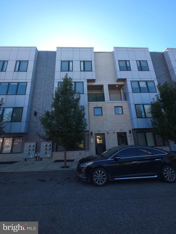 Building Photo - 3404 W Commissioner St