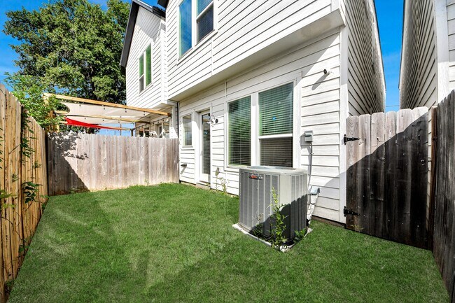 Building Photo - 5402 Margarita St