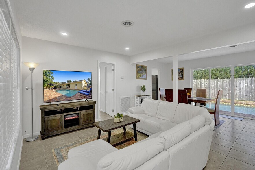 Primary Photo - 1633 SE 5th Ct