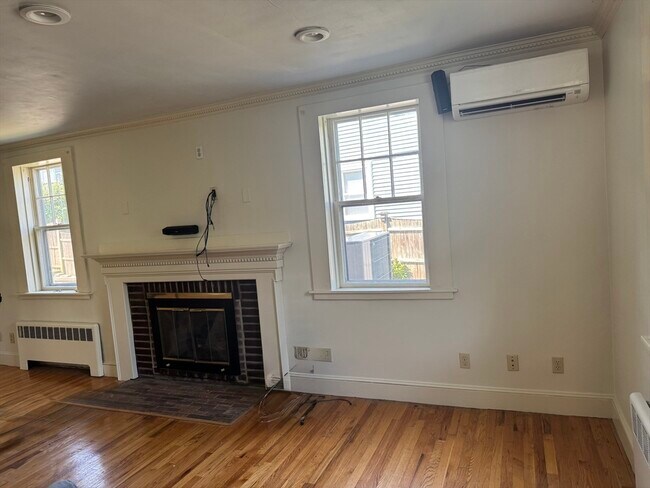 Building Photo - 322 Lowell St