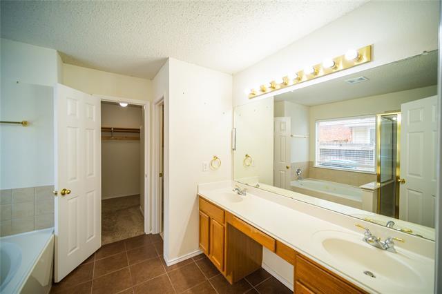 Building Photo - 4500 Shady Hollow Dr