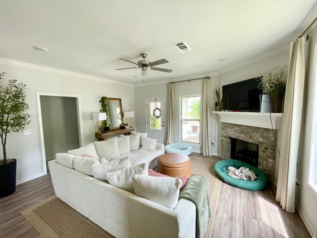 Building Photo - Beautiful 3/2 Home for Rent next to Brandon High School!