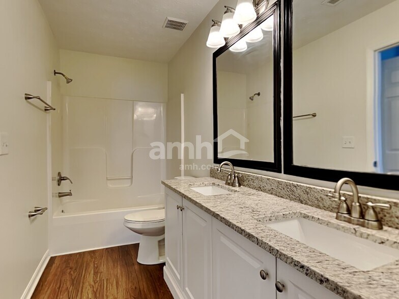 Building Photo - 216 Heftner Cir