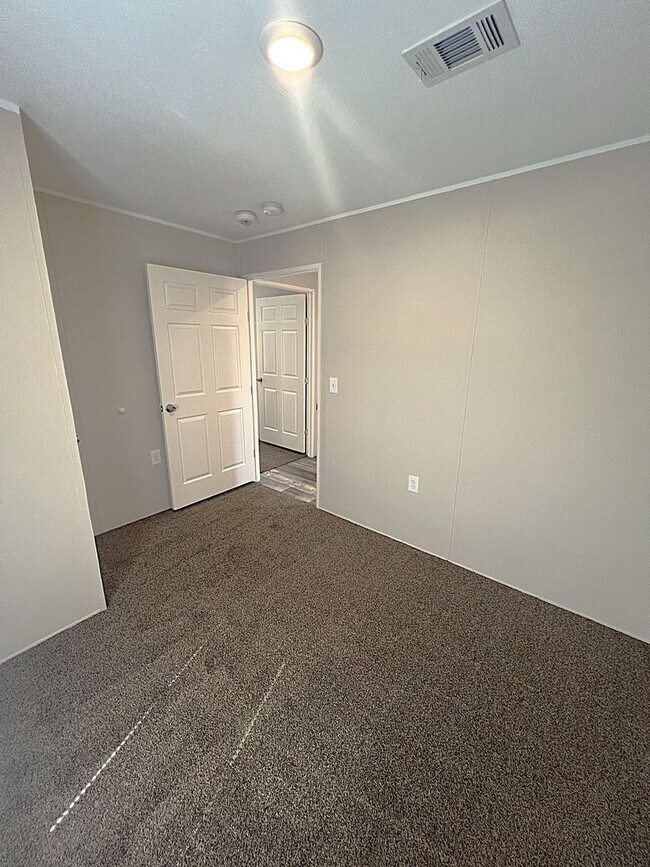 Building Photo - Conveniently Located Northeast Houston Are...