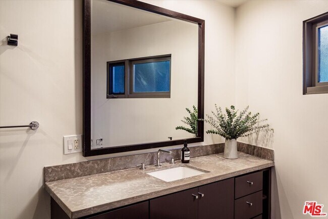 Building Photo - 2051 Kenilworth Ave