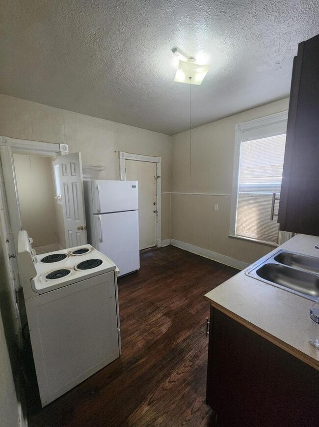 Building Photo - 2022 Castelar St