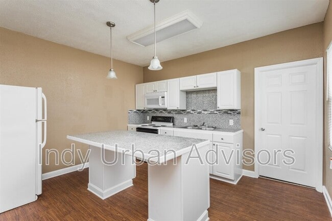 Primary Photo - 3119 E Michigan St