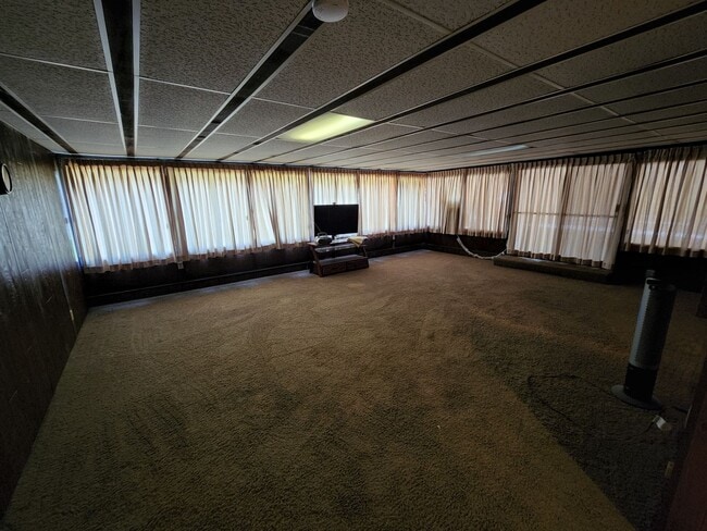 Building Photo - Excellent home on large lot for lease!