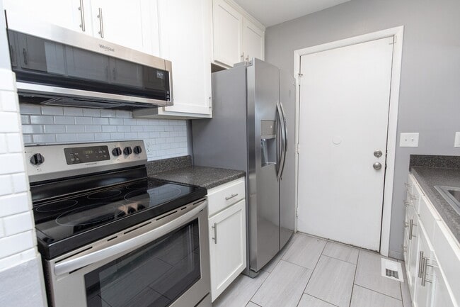 Building Photo - 857 Heritage Cir