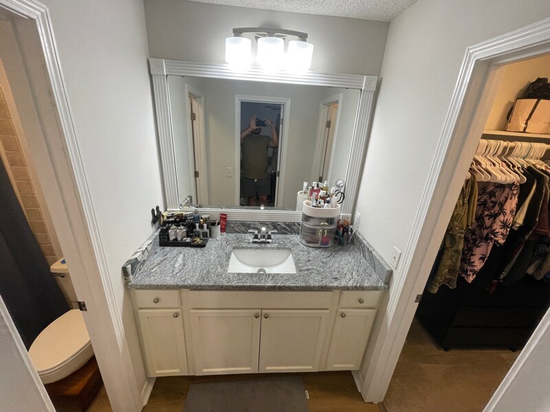 Building Photo - 9408 Octavia Ln