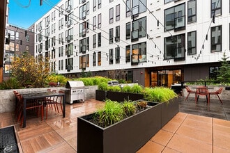 Building Photo - The Hemlock