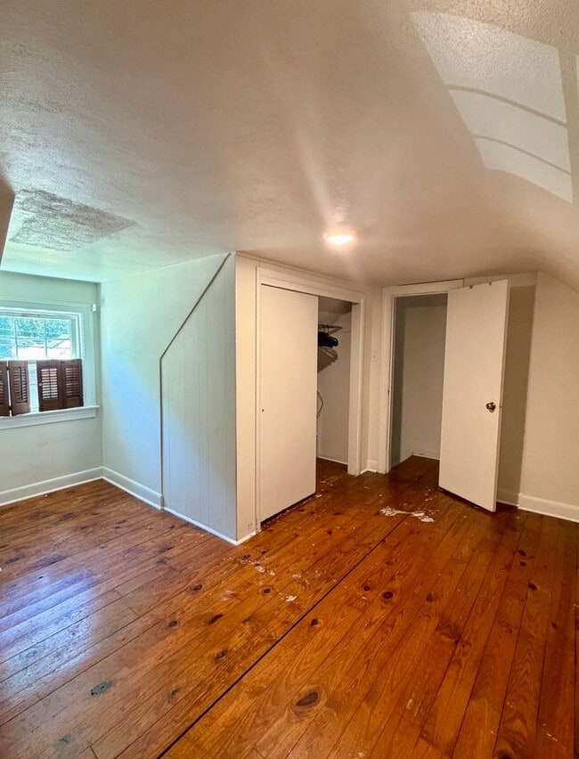 Building Photo - 5 Bed 2 Bath Home for Rent in Chesapeake!