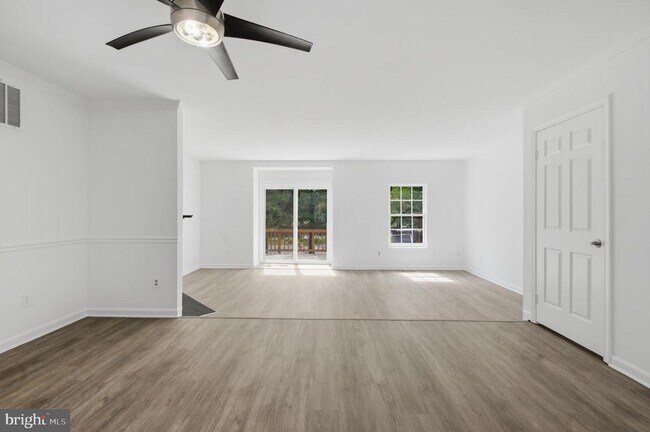 Building Photo - 46601 Carriage Ct