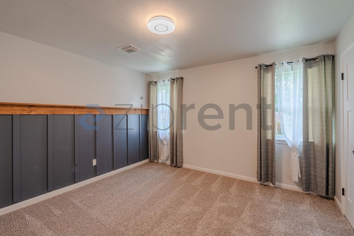 Building Photo - Unit