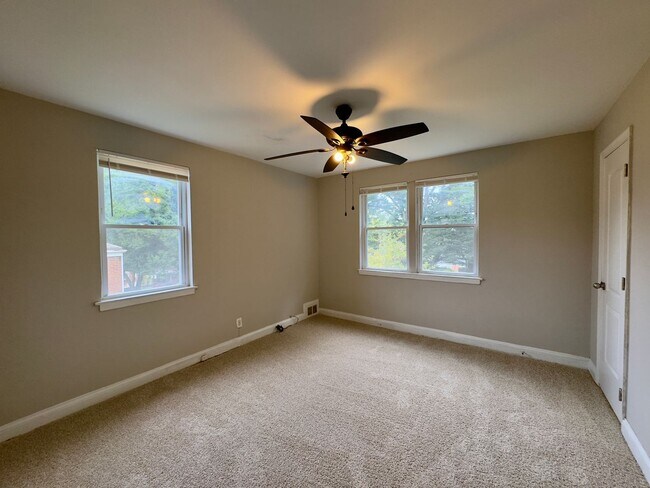 Building Photo - 5615 Belle Ave