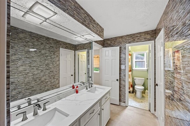 Building Photo - 10703 Cypresswood Dr