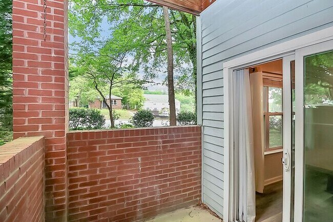 Building Photo - Stunningly Updated 2BD/2BA Ground Floor Unit in Elizabeth!