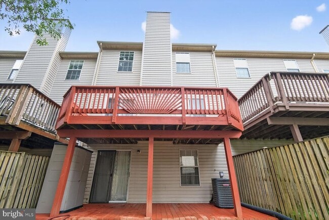 Building Photo - 1605 Woodview Ct