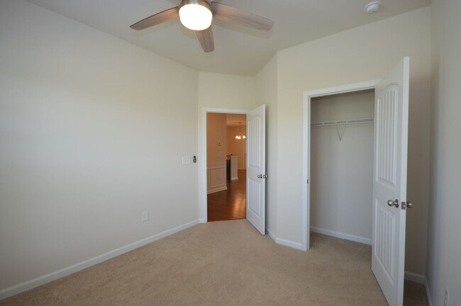 Building Photo - 904 Cozy Oak Ave