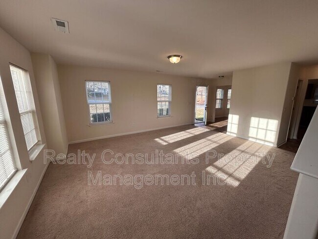 Building Photo - 482 Sandybrooke Dr