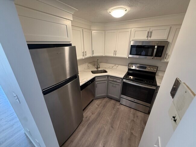 Building Photo - 151 Providence Rd