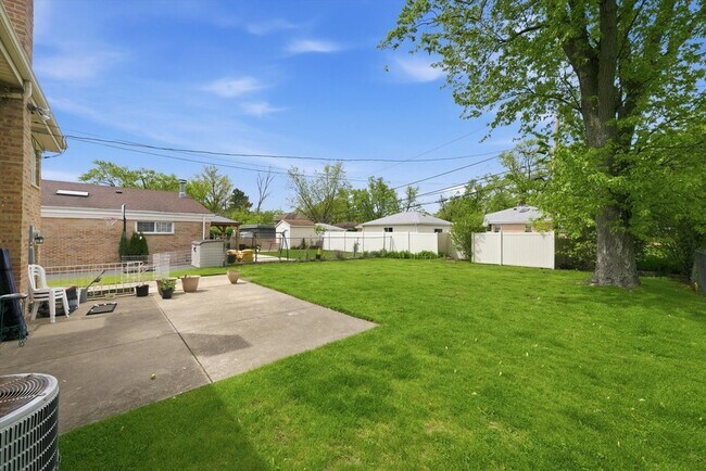 Building Photo - 9536 Tripp Ave