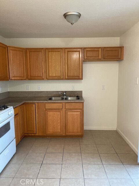 Building Photo - 16784 Sultana St