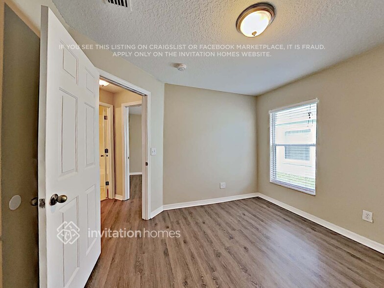 Building Photo - 10618 Lakeside Vista Dr