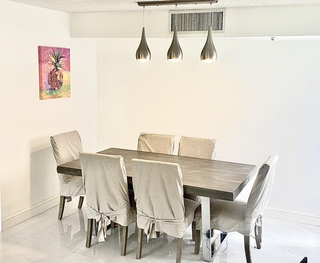 Building Photo - 107 Yacht Club Way