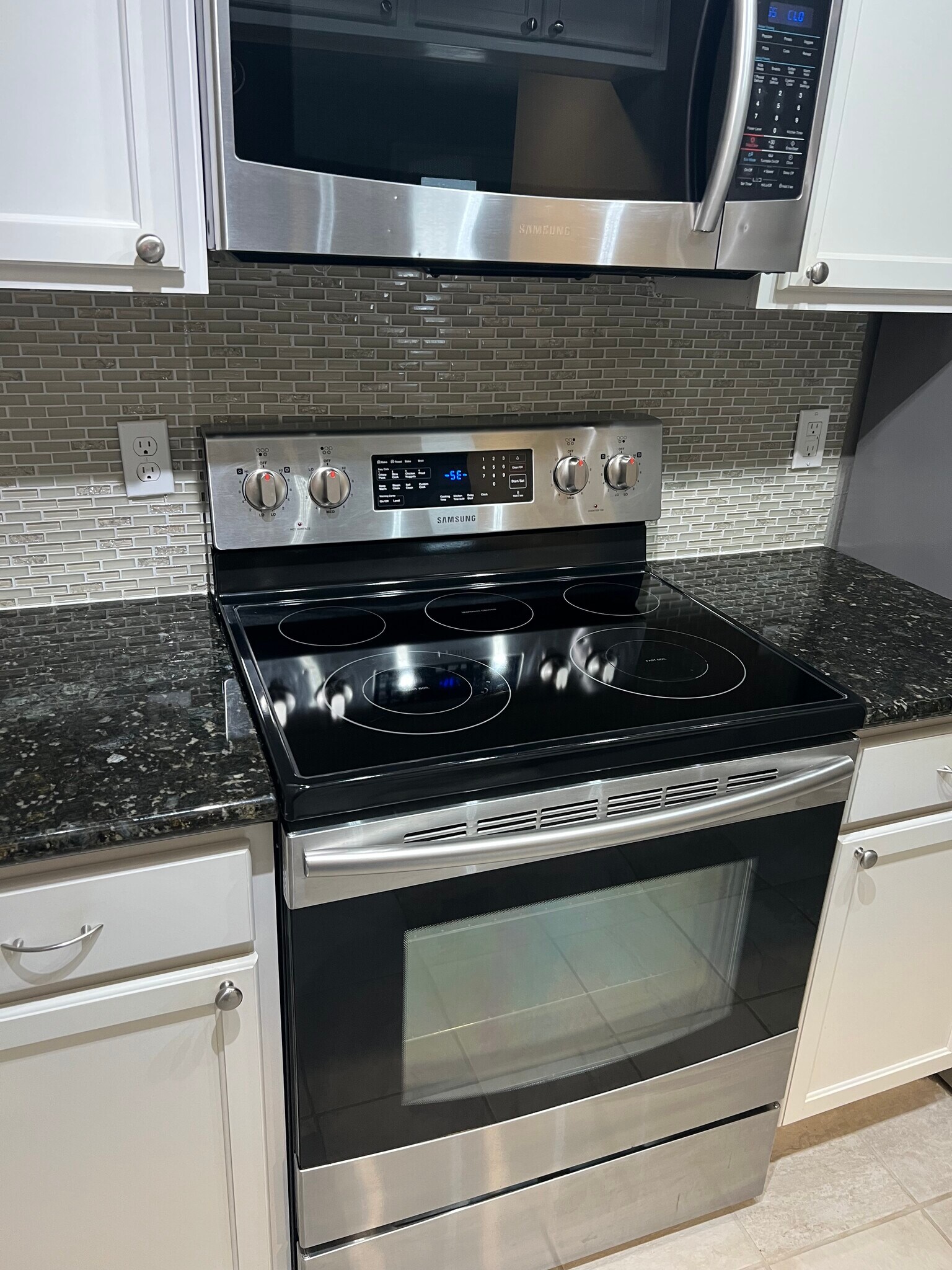 Building Photo - 7102 N Holiday Dr