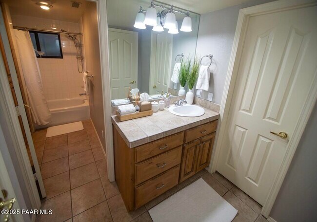 Building Photo - 270 Long