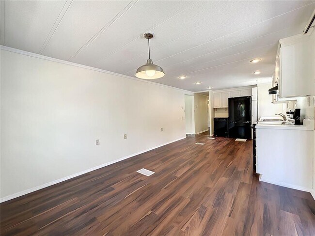 Building Photo - 831 Wolf Trail