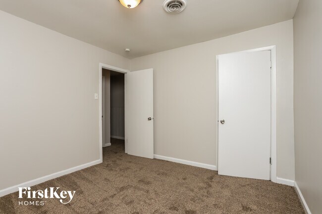 Building Photo - 1495 Mullanphy Ln