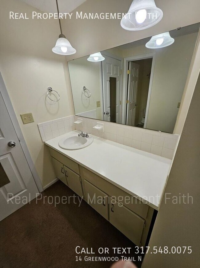 Building Photo - 14 Greenwood Trail N Dr