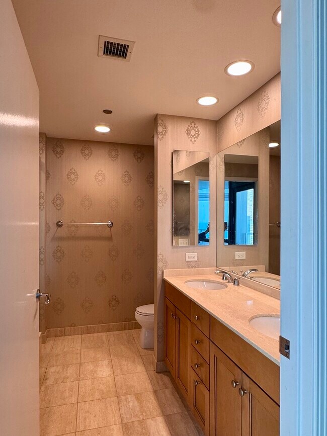 Building Photo - 600 N Lake Shore Dr