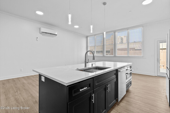 Building Photo - 540 S 4th St
