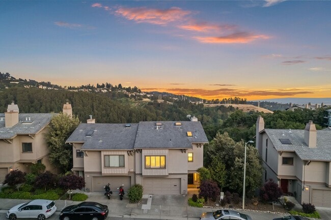 Building Photo - Spacious 4-Story Townhouse with Panoramic ...