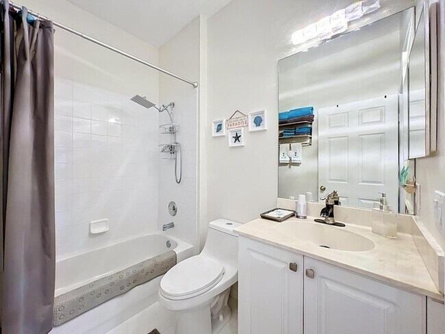Building Photo - 1343 Shoreline Cir