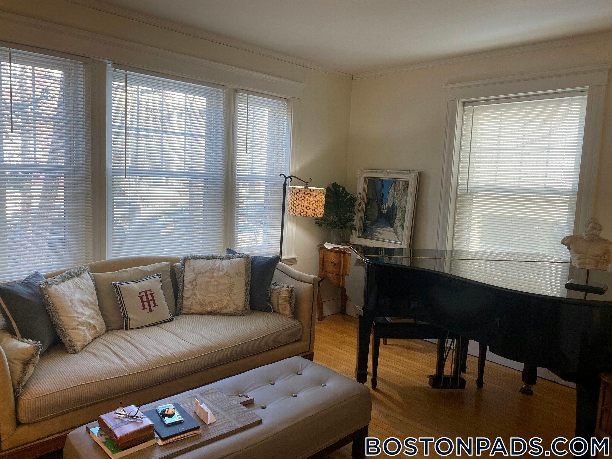 Building Photo - 14 Centre St