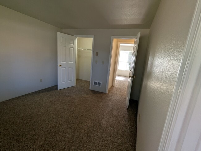 Building Photo - 61862 Avonlea Cir