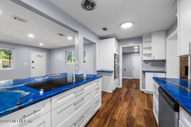 Building Photo - 4007 Aldington Dr