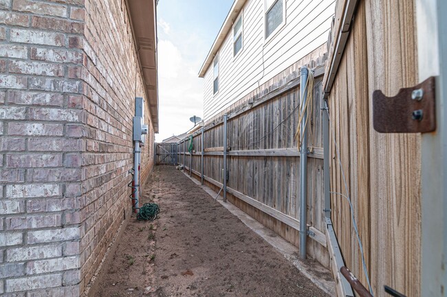 Building Photo - 1416 Cerrillos Ave