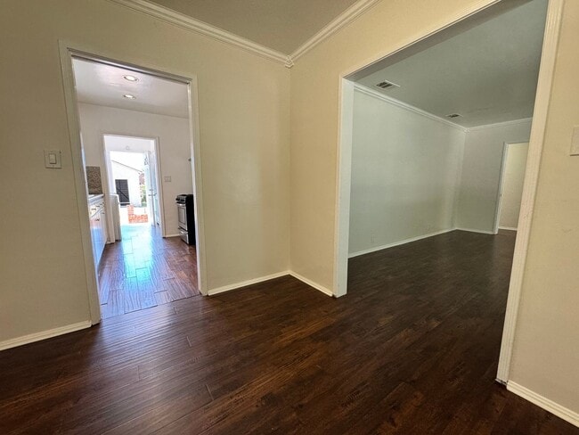 Building Photo - Beautiful Sherman Oaks Home!