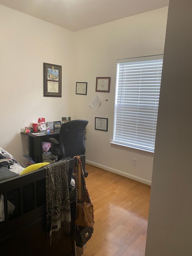 Building Photo - Spacious Ground-Floor 3BD/2BA Condo in Prime Scotts Valley Location